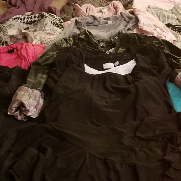 HUGE Ladies Size Small Fall/Winter Clothes Bundle - Picture 6 of 6